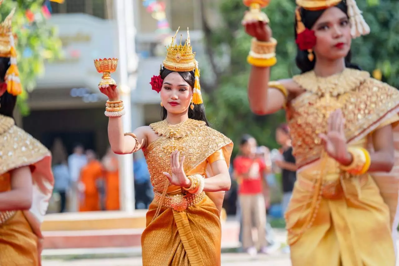 ការសម្តែងរបាំប្រពៃណីខ្មែរ